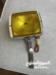  2 كشافات قديمه نوع Hella و Boch  صناعه المانيه