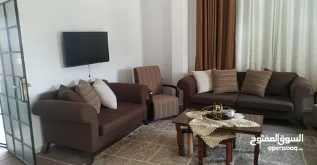  1 طقم كنب 9 مقاعد فخم بحالة ممتازة