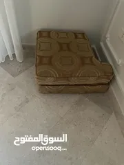  4 مقاعد و مخدات  كنب