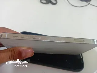  3 ايفون 12 pro البطارية 88 الأصلية الجهاز نفظيف وسريع وفيس إيدي شغال ميه بالميه بس مشعور الباك الخلفي