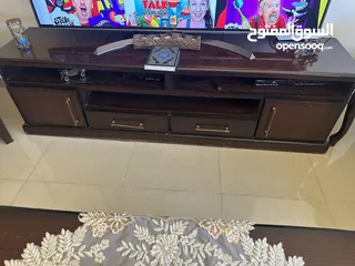 10 غرفة جلوس كاملة بحالة جيده جدا طقم كنب مريح وعملي وخاصة للاطفال مساحة عريضة للجلوس سهل الفك والغسيل