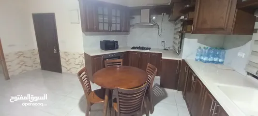  4 شقة مفروشة للإيجار