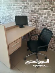  3 مكتبين وكرسي وخزانه على 60