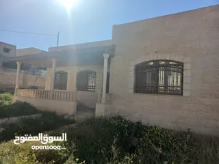  12 منزل مستقل غير مسكون