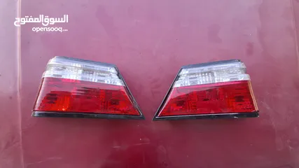  3 ضواو خلفية ل سيارة مرسيدس بطه W124 شفاف (شقوف) جديد كامل بس بدون قواعد بسعر 300 شيكل