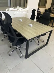  12 اثاث مكتبي كراسي شبك/ مدير جلد /طاولات اجتماعات / مكاتب فردية شبه جديد لمركز دراسي لم يعمل