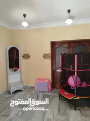  22 شقة أرضية للبيع في ابو نصير 240م مع مدخل مستقل وكراجين وتشطيبات فاخرة وفرش جديد بسعر مميز و اطلالة