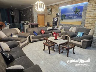  1 طقم كنبايات 8 مقاعد وطاولة و4طرابيزات