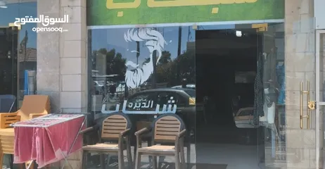  5 محل للبيع موقع مميز جداً