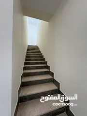  25 شقة دوبليكس مع روف مميز مشاحة الشقة 283م وروف 90م مرخص