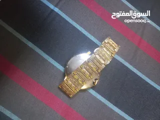  2 ساعه للبيع مقابل 15 دينار قابل للتفاوض ليست جديده و بدها تصليح العقارب ليست مكلفه