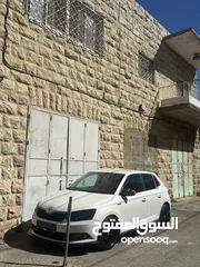  5 سكودا فابيا ترخيص 2015 للبيع كاش أو دفعه وشكات السياره جديده ما شاء الله.