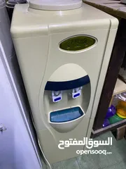  1 كولر مي  بارد فاتر ما فيه حامي  حجم كبير مع قارورة ب 30 دينار