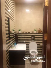  8 شقة مميزة للبيع ( اطلالة على عمان الغربية)