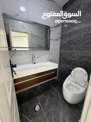  6 روف بمساحة 351م باطلاله بانورامية واسعة وتشطيب سوبر ديلوكس.