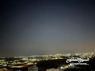  3 تملك قطعة أرض في منطقة الطبقة بجانب منطقة الظهير .