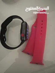  1 ساعة ابل الجيل الثالث بحاله ممتازه كانها جديده