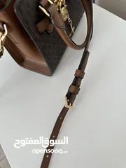  10 شنطة يد مايكل كورس Michael kors hamilton extra small logo satchel bag