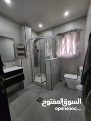  5 شقة فارغة للبيع في حي الصحابة - ref : 14577