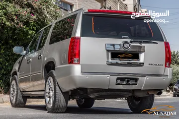  18 Cadillac Escalade 2008   السيارة مميزة جدا و قطعت مسافة 179,000 كيلو متر فقط