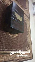  4 طاولة سفرة وسرير بيبي وطاولة وسط وسجادتين