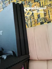  4 PS 4 PRO 1000 GIGA مع ايدين اصليات  والسعر نهائي لو سمحتو الجهاز صلاة النبي ما بشكي من اشي