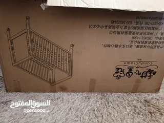  11 سرير اطفال خشب ماركة عالمية مع ناموسية