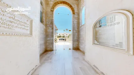  22 شقة طابق ثالث 4 غرف نوم (2 ماستر) قرب كلية لومينوس وطريق المطار للبيع من المالك