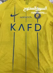  5 قميص كريستيانو رونالدو في نادي النصر 2024  موقع من الخلف