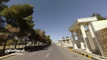  1 شقة بالكرسي من المالك مساحة 178داخلي ارض80م ترس وحديقة 180