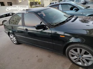  4 للبيع Bmw e46 2004  لون اخضر زيتي بجننن مع فتحة  دهان جديد السيارة كرتونة