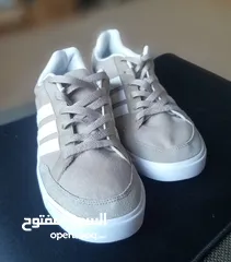  2 حذاء Adidas والتوصيل مجانا