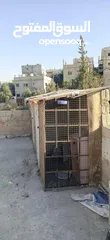  3 خشه حمام ثلاث ابواب  الطول 4متر العرض متر وثلاثين العب راكب عليها السقفيه خشب ظهر الفرصه من ورا طوب