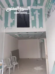  5 محل للبيع بالخلو مساحة 22 كتر مربع و نصف ، عليه سدة ع نصف المحل، عل شارع وسط البلد رام الله ، يبعد ع