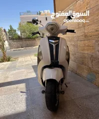  1 اسكوتر للبيع كاش موديل 2021ممشاه13000كم مرخص مرخص 150سي سي