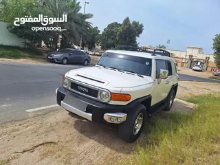  4 Toyota FJ Cruiser 2009 GCC full option for urgent sale