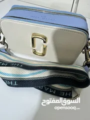 10 شنتة مارك جاكوب ماستر كوبي مختمة كامل لون بيج مع أزرق فاتح وأسود Marc jacobs bags high master copy