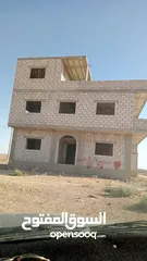  1 بيت عالعظم للـــــــــــبيــــــع:-  العنـــــــوان:- المفرق/ سما السرحان/الحي الجنوبي.   المنزل من
