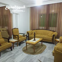  2 شقة مفروشة أرضية للايجار في ضاحية الرشيد 4 مكيفات بكل غرفة مكيف وبئر ماء خاص للشقة