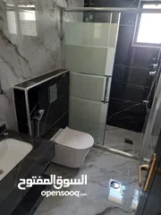  16 شقة فاخرة 200 متر للبيع موقع مميز قرب الخدمات