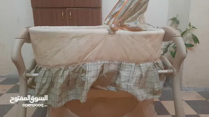  1 سرير هزاز مع سلة