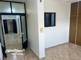  12 شقة فاخره و ذات اطلالة رائعة للايجار