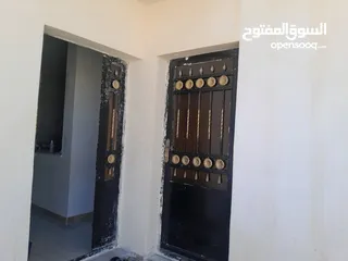  2 بيت للبيع  الضاحيه شارع 30