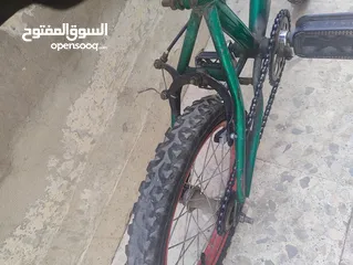 6 بسكليت دراجة هوائية (بسكليت) نوع shock قياس 16 لون اخضر وسلڤر جميل مستعملة بس وكالة