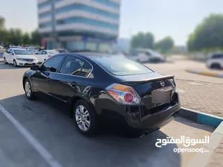  1 Altima 2010 first owner Lady use GCC 185000km