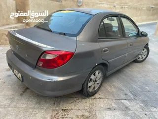  2 كيا ريو 2001