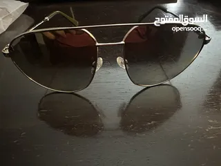  1 Guess sunglasses