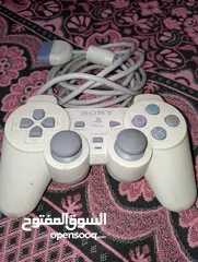  8 موجود جهازين بلاي ستيشن 2 مع ايتين وميمري وجميع الاسلاك شغالات 100٪ بدون العاب مستعمل وكانو جديد