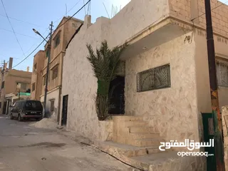  1 منزل طابقين مستقل للبيع   في منطقة الزرقاء جبل الامير حسن خلف مسجد سعد بن معاذ
