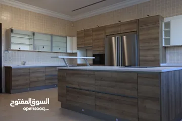  13 فيلا للإيجار